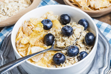Breakfast: oatmeal with blueberries