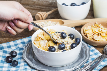 Breakfast: oatmeal with blueberries