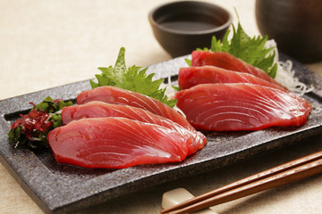 カツオの刺身　Skipjack sashimi