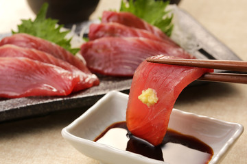 カツオの刺身　Skipjack sashimi