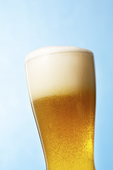ビール　Pouring beer into glass