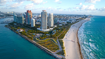 South Beach Miami Sunrise Aerial Overview Sunny Beach and Waves - obrazy, fototapety, plakaty
