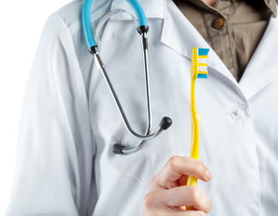 dentist showing toothbrush