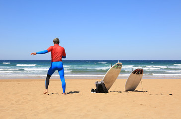 surf surfista tabla playa país vasco U84A1886-f17