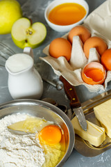 Ingredients for apple pie: sugar, eggs, kefir and apples.