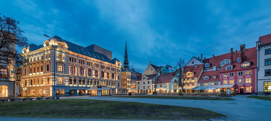 Fototapeta na wymiar Riga Lettland Grosse Gilde Platz beleuchtet