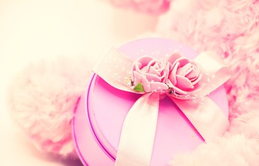 Pink round gift box 
