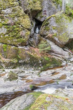 Madonna Statue in der Steinklamm in Spiegelau im Bayerischen Wald