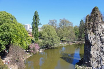 Fototapeta premium Paris, parc des Buttes Chaumont