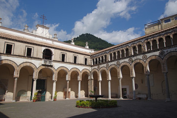Fototapeta na wymiar Salerno cathedral courtyard