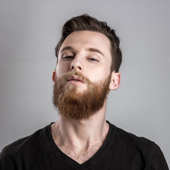 Obraz premium Proud and overconfident young man isolated on gray backround