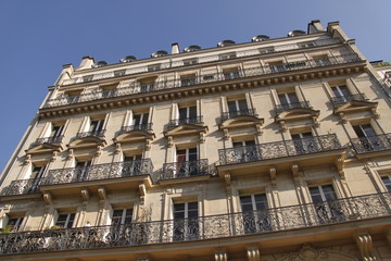 Façade d'immeuble à Paris