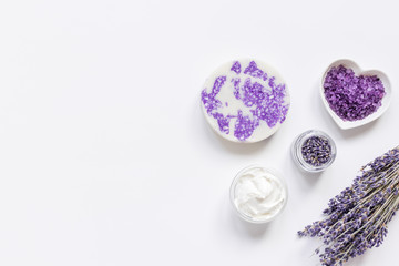 Obraz na płótnie Canvas natural herb cosmetic with lavender flatlay on white background top view mockup