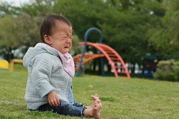 赤ちゃん　泣き顔