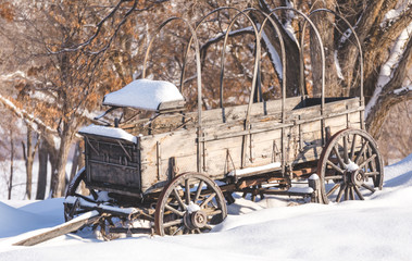 Fototapeta na wymiar Old Wagon in Winter