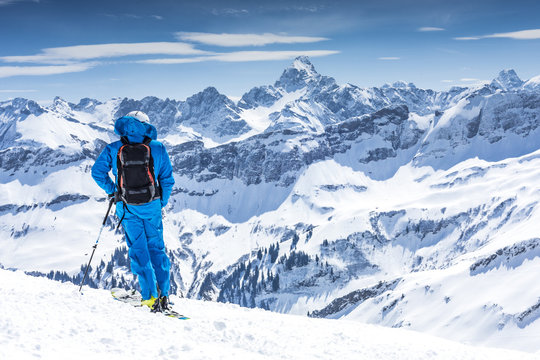 Freerider mit Blick auf die Allgäuer Alpen