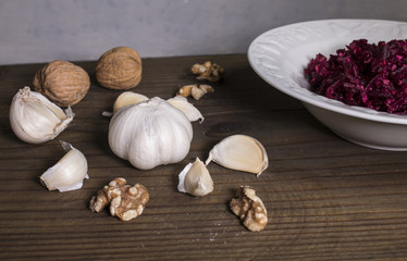 Grated beet salad with garlic and waltuts