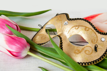 Naklejka premium Red and white tulips golden mask on white linen fabric