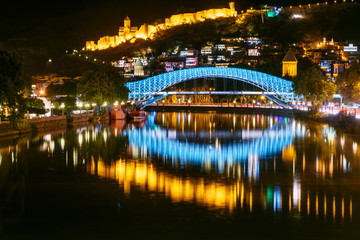 Fototapeta na wymiar Bridge of Peace at night in Tibilisi, Georgia