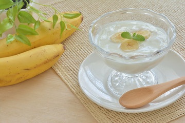 ヨーグルト　バナナ　ミント

