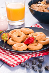 Breakfast with wholegrain cereals. 