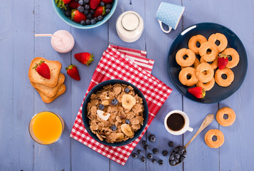 Breakfast with wholegrain cereals. 