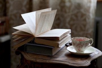 Sweet moments relaxasion with books