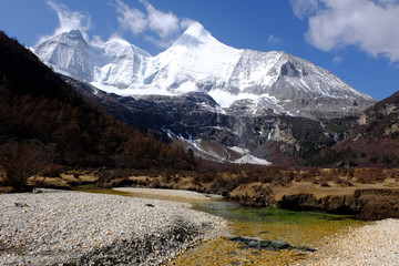 Fototapeta na wymiar Yang Mai Yong Mountain Peak