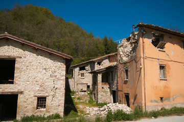 Effetti devastanti del terremoto a Visso