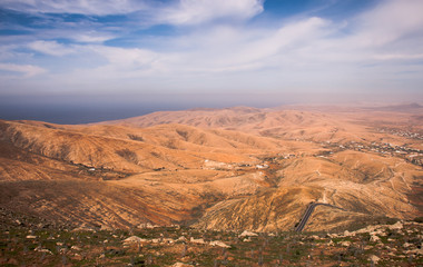 Weite karge Landschaft auf Fuerteventura