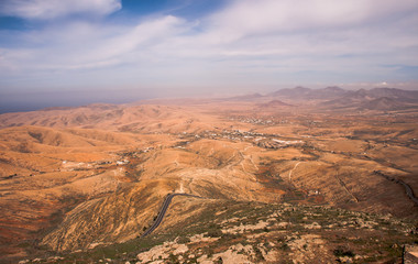 Weite karge Landschaft auf Fuerteventura