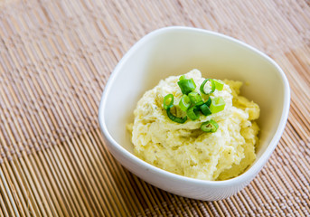 mashed potatoes in bowl