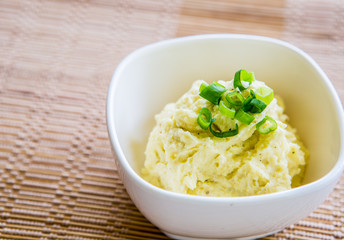 mashed potatoes in bowl