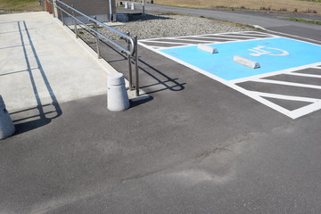 障害者用駐車場 車椅子マーク