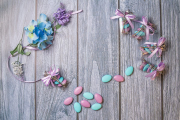 Wedding favors. Boxes with purple and white ribbon containing violet and blue confetti and key gift.