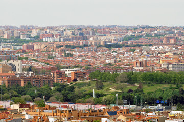 Fototapeta na wymiar Vista del parque Enrique Tierno Galván en Madrid
