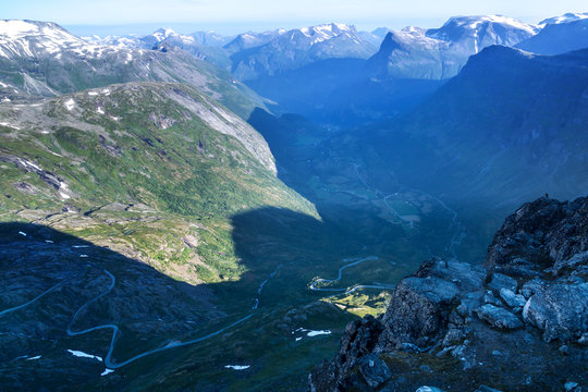 Tour durch Norwegen mit dem Wohnmobil - Blick über den Geirangerfjord von Dalsnibba