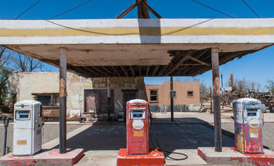 Alte, verlassene Vintage-Tankstelle an der Route 66 in Südkalifornien
