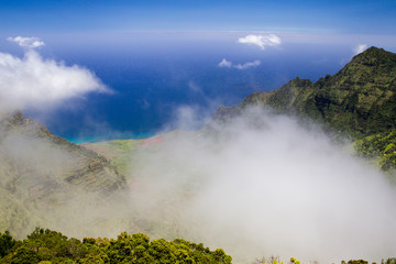 Blick ins Kalalau Valley an der Na Pali Coast auf Kauai, Hawaii, USA.