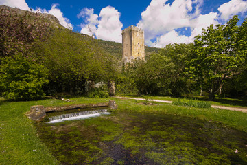 Fototapeta na wymiar Antico castello e piccola cascata in lazio
