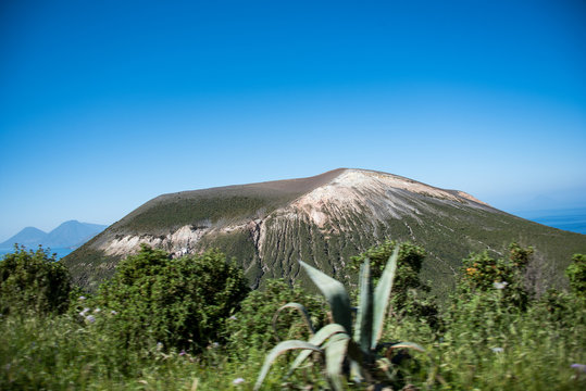 isola di vulcano in sicilia