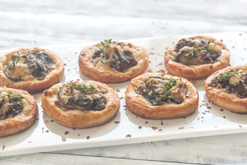 Tartelettes with shiitake mushrooms and cheese