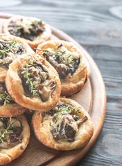 Tartelettes with shiitake mushrooms and cheese
