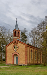 Fototapeta na wymiar Renovierte Dorfkirche in Speck am Müritz-Nationalparkweg