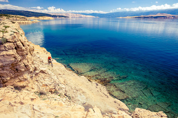 Obraz premium Mountain biking at the seaside bike trail