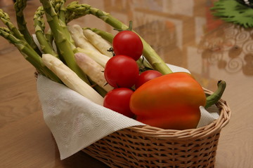 friches gemüse im korb