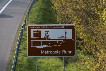 Autobahnschild Metropole Ruhr