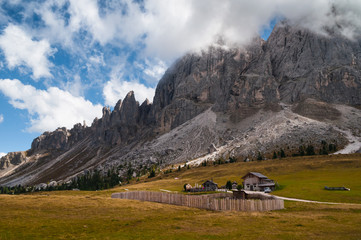 Almhütte am Peitlerkofel, Südtirol, Italien