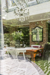 Dinning room with table, chairs and mirror
