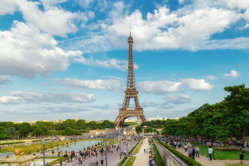 Paris, Trocadero square and Eiffel tower. - obrazy, fototapety, plakaty